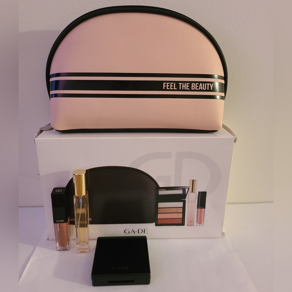 BRAND NEW - GA-DE Cosmetic Bag with Makeup Set